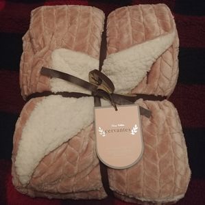 Luxury Collection Cervantes Throw